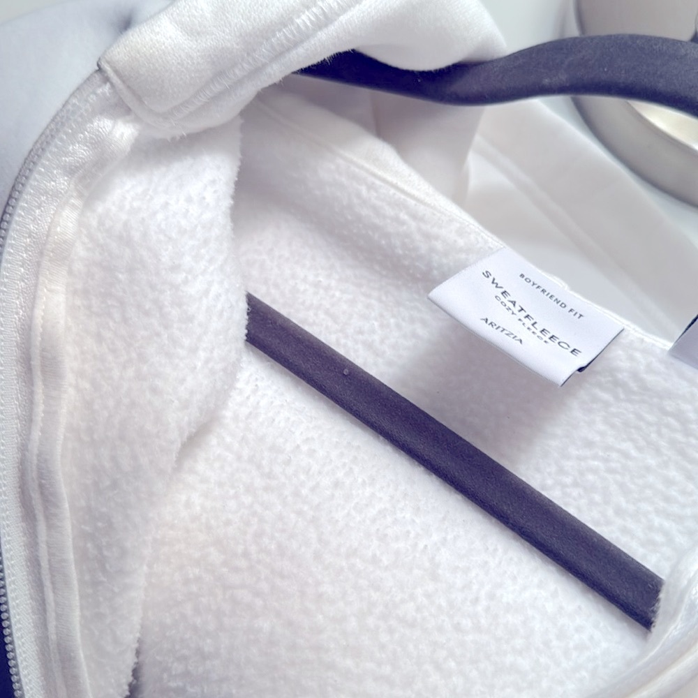 Aritzia Cozy Fleece boyfriend cropped Zip-Up in White - Picture 8 of 9